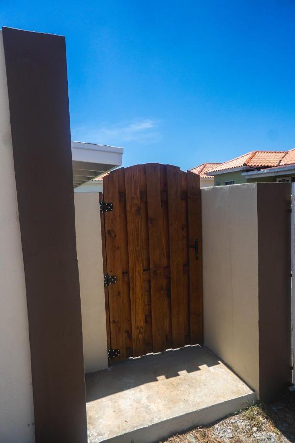 Pavia'S Centerpoint Oasis Apartment Oranjestad Exterior foto